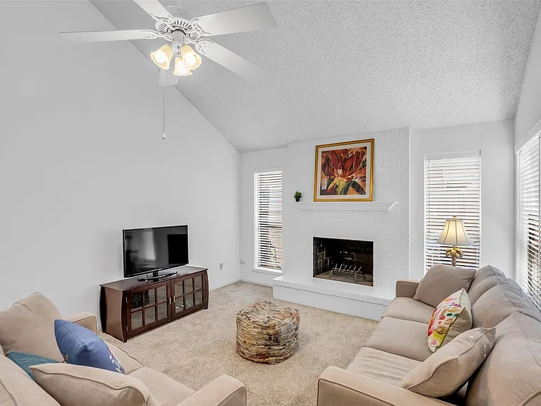 13740 Hollowgreen Dr #605 — Photo 4