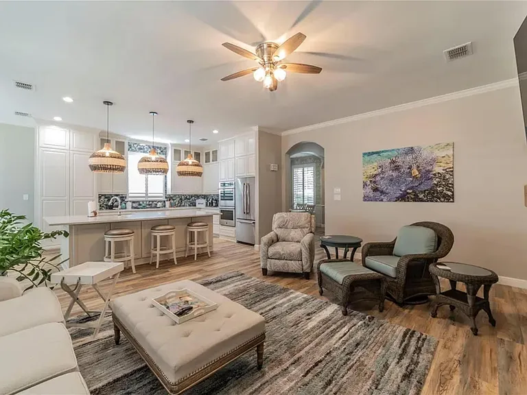 1510 Pecan Valley Ct — Photo 4