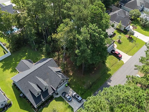 5th image of 677 Shaftesbury Ln.