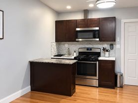 67-42 80th St, Middle Village, NY