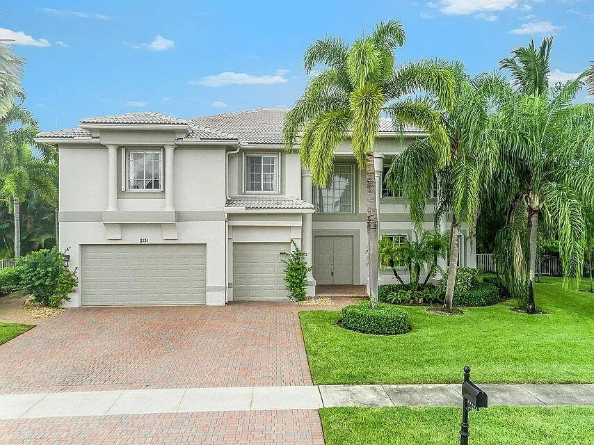 5 bed, 4.0 bath, 4177 sqft, $16,000 — Photo 2