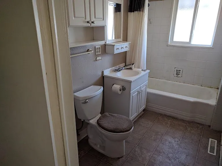 1119 Buena Vista Ave #1 — Photo 7