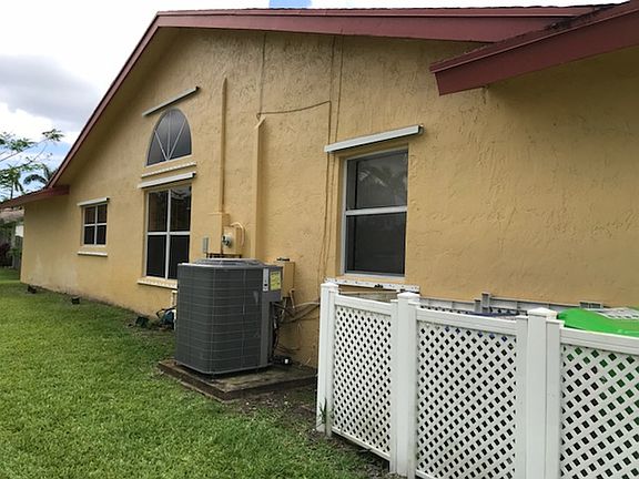 3rd image of 8475 NW 34th Mnr