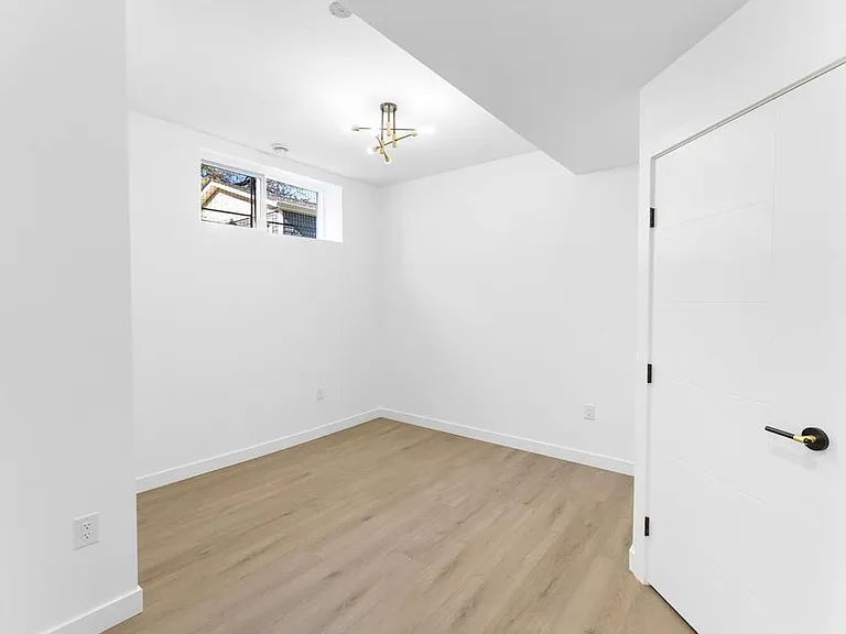115 Blenheim Ave — Photo 18