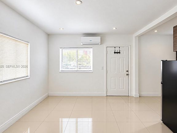 5th image of 560 NE 67th St APT 4