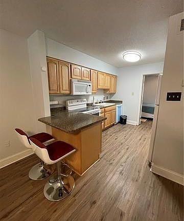 5th image of 1021 Saint Julien Dr #122