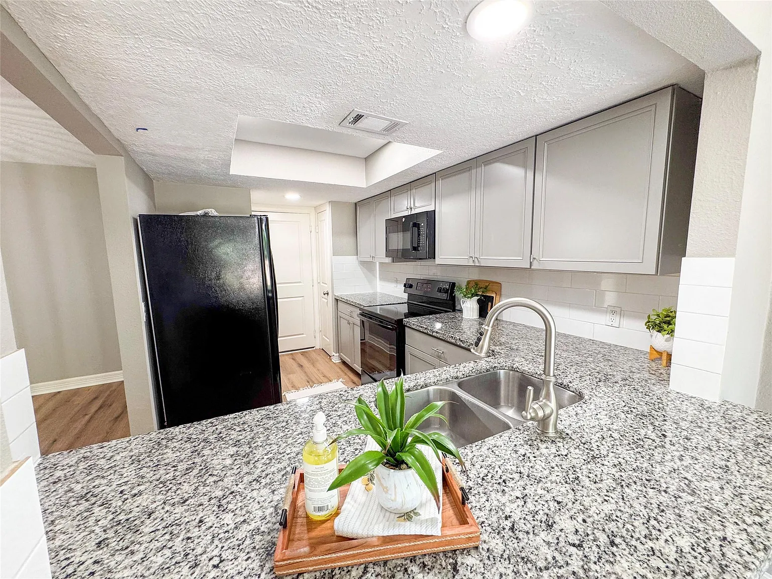 3 bed, 2.0 bath, 1251 sqft, $1,700 — Photo 4