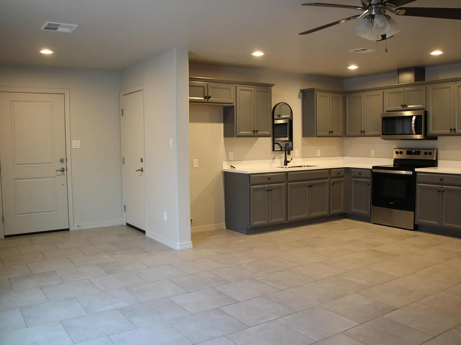 2 bed, 1.0 bath, 1045 sqft, $1,300 — Photo 3