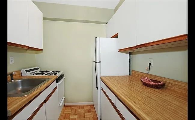 Sold by Douglas Elliman | media 7