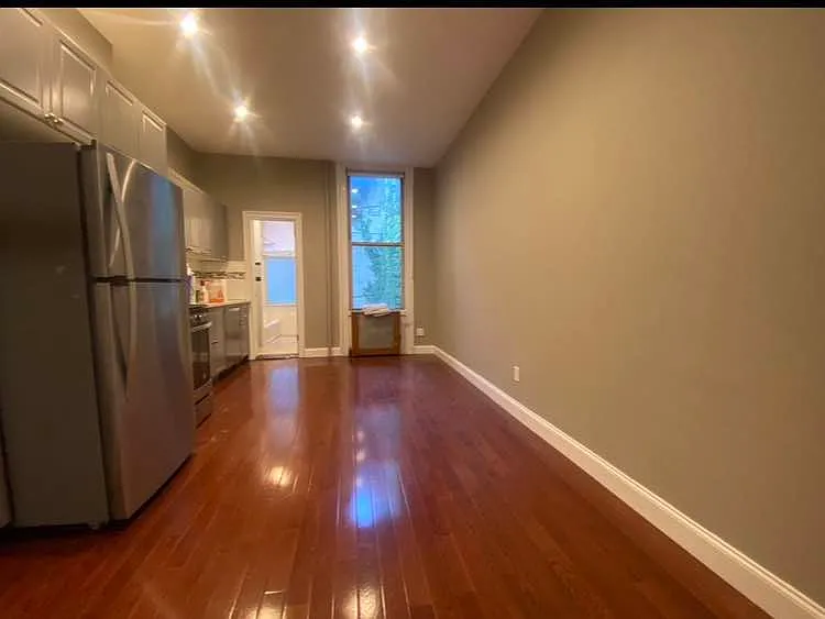 1072 Lorimer St #1 — Photo 6