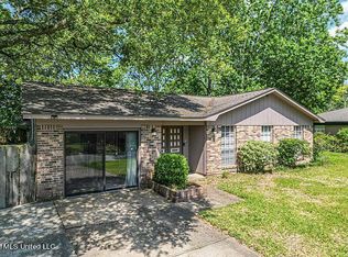 272 McCool St, Ocean Springs, MS 39564
