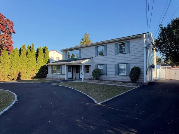 (undisclosed Address), West Babylon, NY 11704