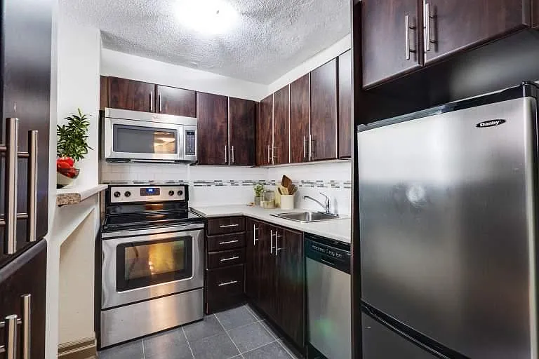 3 Broadway Ave — Photo 10
