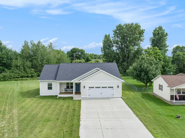 867 Holly Rd, Cadillac, MI 49601