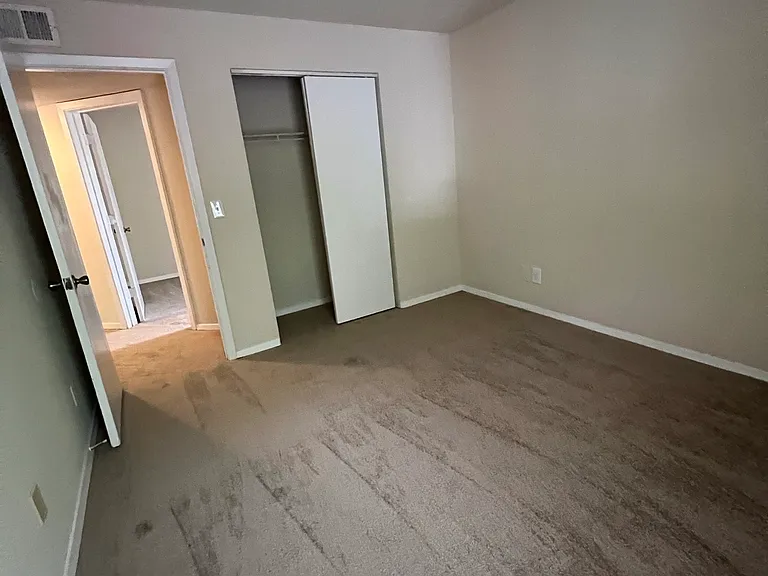 735 Seasons Pkwy — Photo 16