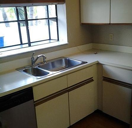 3rd image of 303 Congressional Way