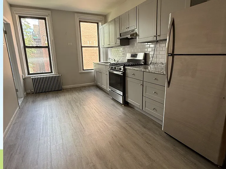 219 Smith St #2 — Photo 1