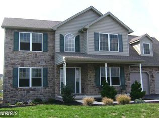 828 Lindia Dr, Chambersburg, PA 17202