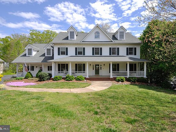 3rd image of 1007 Featherston Ct