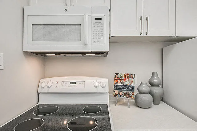 606 Victoria Ave — Photo 9