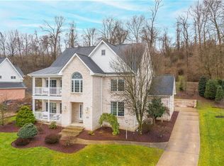 477 Spruce Ln, Houston, PA