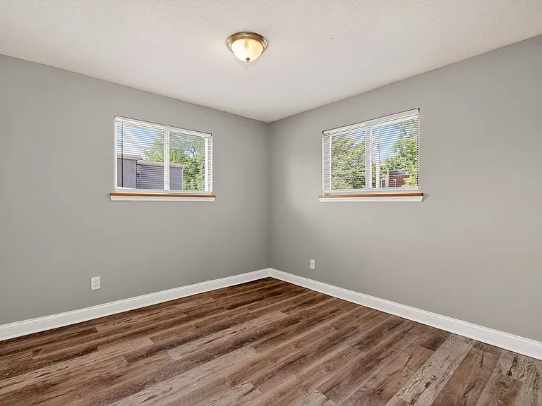 1580 E Mound St — Photo 16