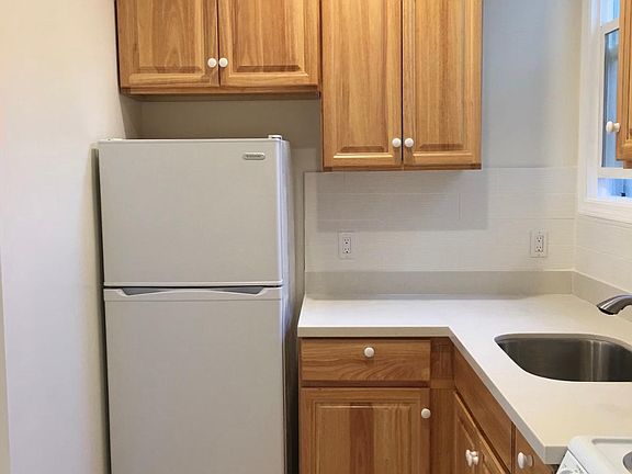 3rd image of 171 Langton St #5