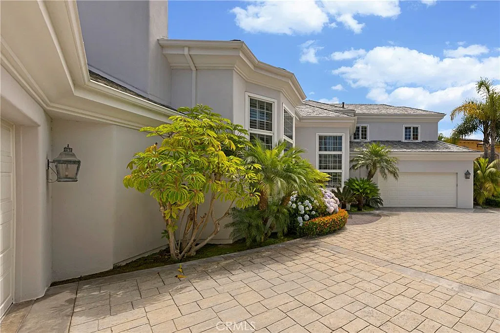 4 bed, 4.5 bath, 3695 sqft, $30,000 — Photo 3