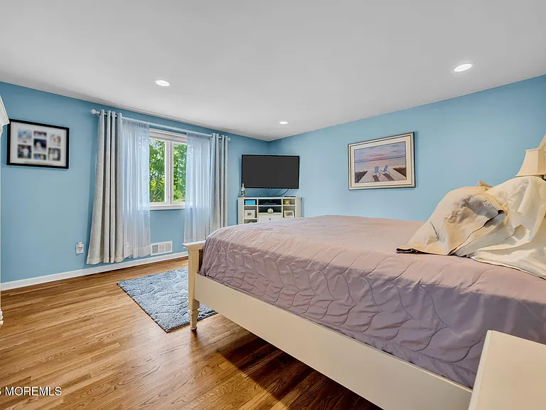 60 Farrell Dr — Photo 17