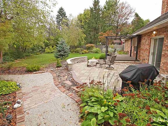 3rd image of 8803 N Beechwood Dr
