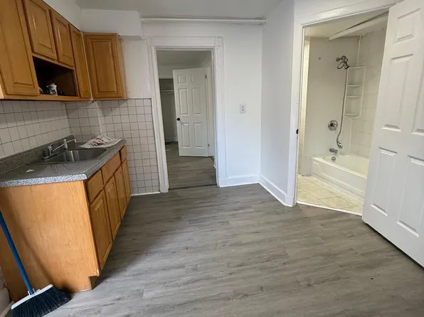 4 Chestnut St #2, Yonkers, NY 10701