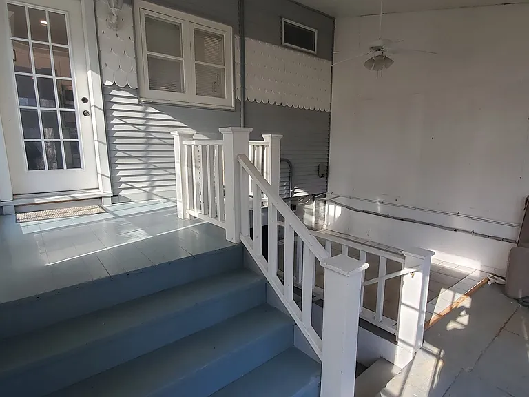 2054 N Cambridge Ave — Photo 22