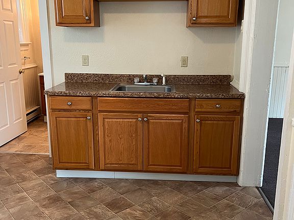 4th image of 422 Walnut St #2