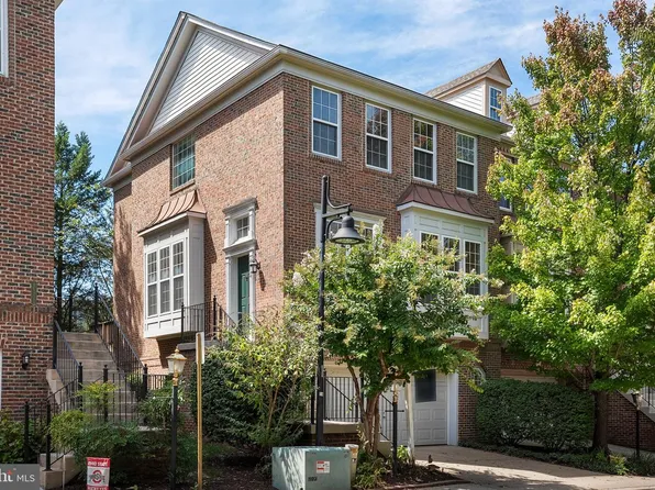 4634 Latrobe Pl, Alexandria, VA 22311