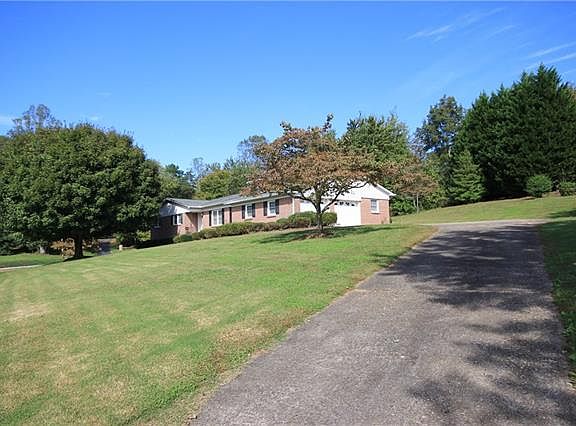 3rd image of 1054 Randolph Cres