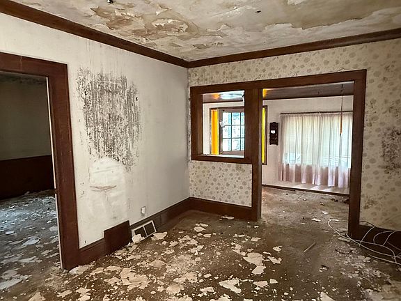 3rd image of 3943 Colfax Ave N