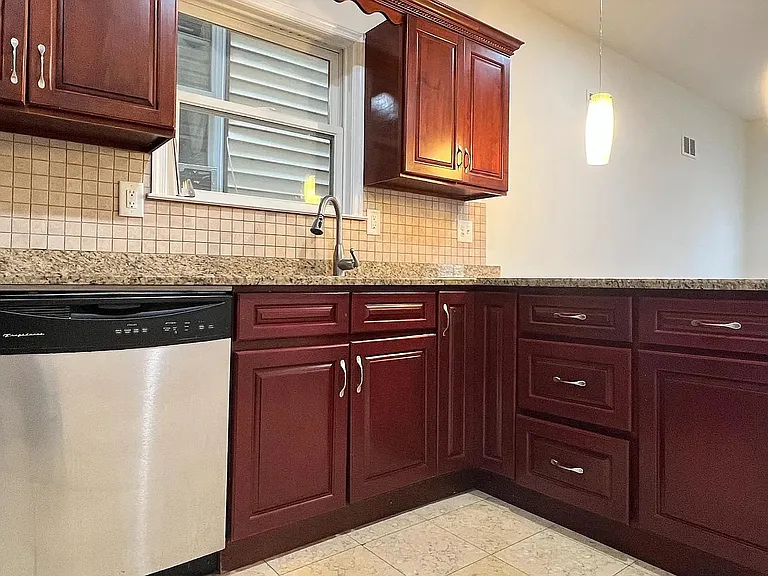 117 Franklin St #2 — Photo 3