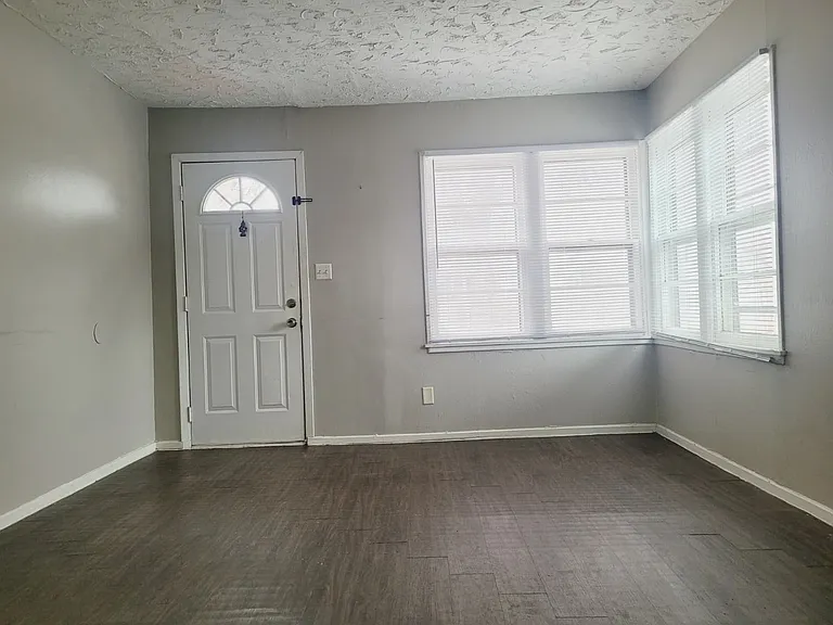 405 N Greenwich St — Photo 6