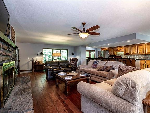 3rd image of 12 Blenheim Ln