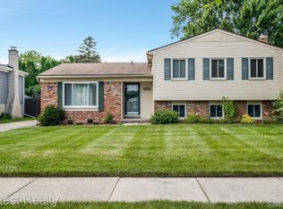 14821 W Point Dr, Sterling Heights, MI