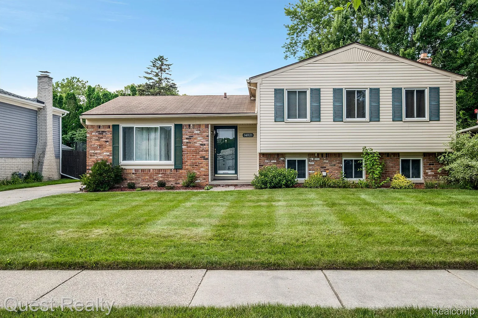 14821 W Point Dr photo 1