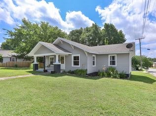 318 W Locust St, Bolivar, MO 65613