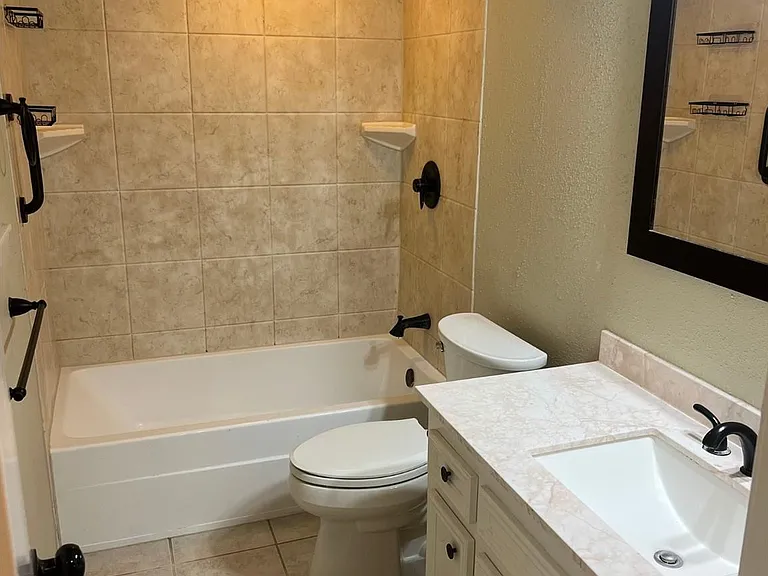 205 W Vaughn Ln — Photo 8