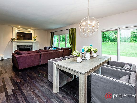 Living Room / Dining Room