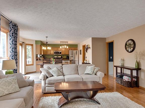 3rd image of 5820 Oriole Ct