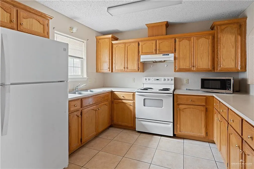2 bed, 2.0 bath, 1036 sqft, $780 — Photo 3