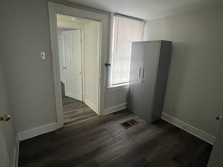 141 S Church St — Photo 9