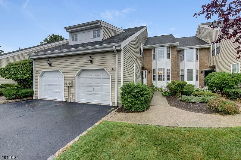 3 bed, 2.5 bath, $4,400 — Photo 1