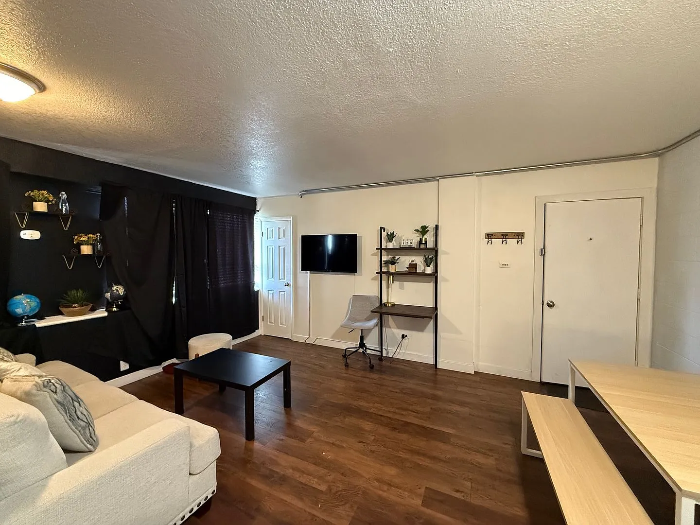 Move-In Ready Cozy Studio On South Broadway!! — Photo 4
