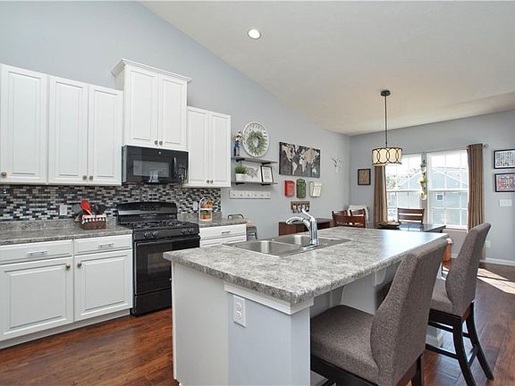 3rd image of 126 Westwood Cir